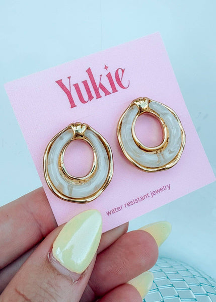 Corinne Cream Resin Earring
